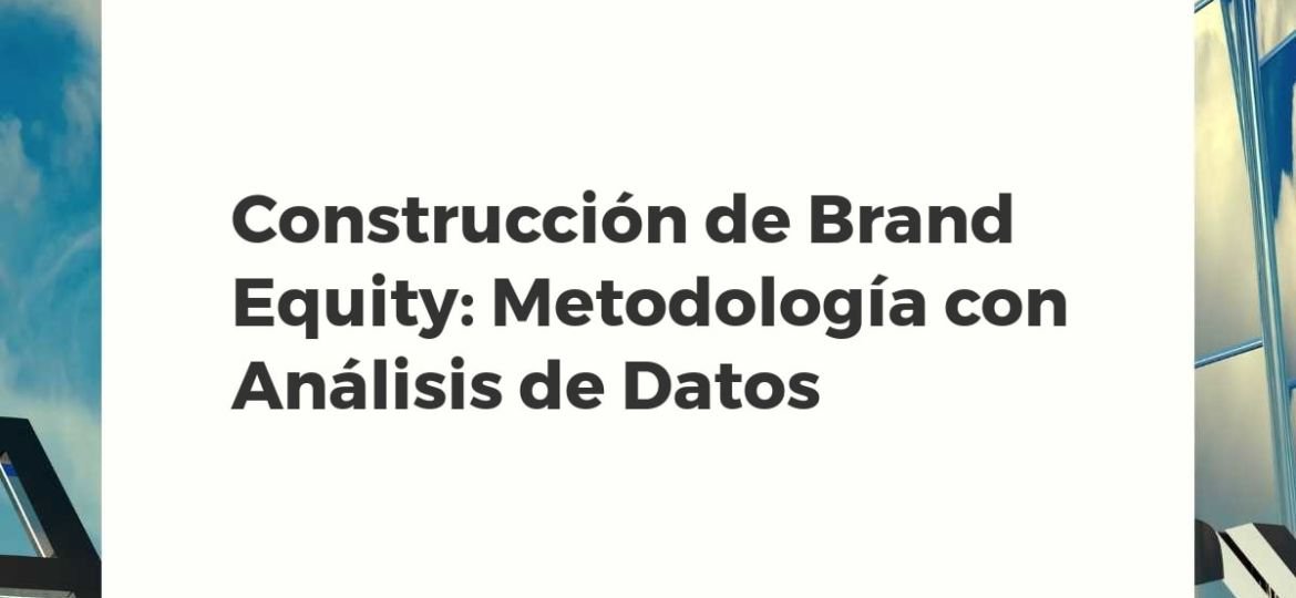 Visualización de datos abstracta sobre un logotipo de marca que representa el crecimiento y las perspectivas estratégicas